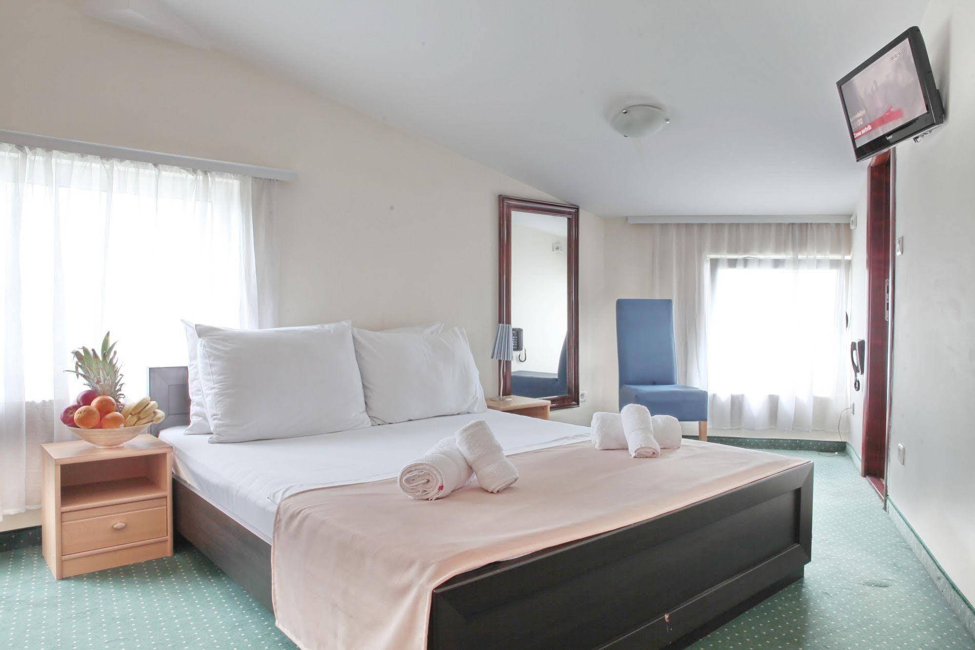 Hotel Happy Star Club à Belgrade Extérieur photo