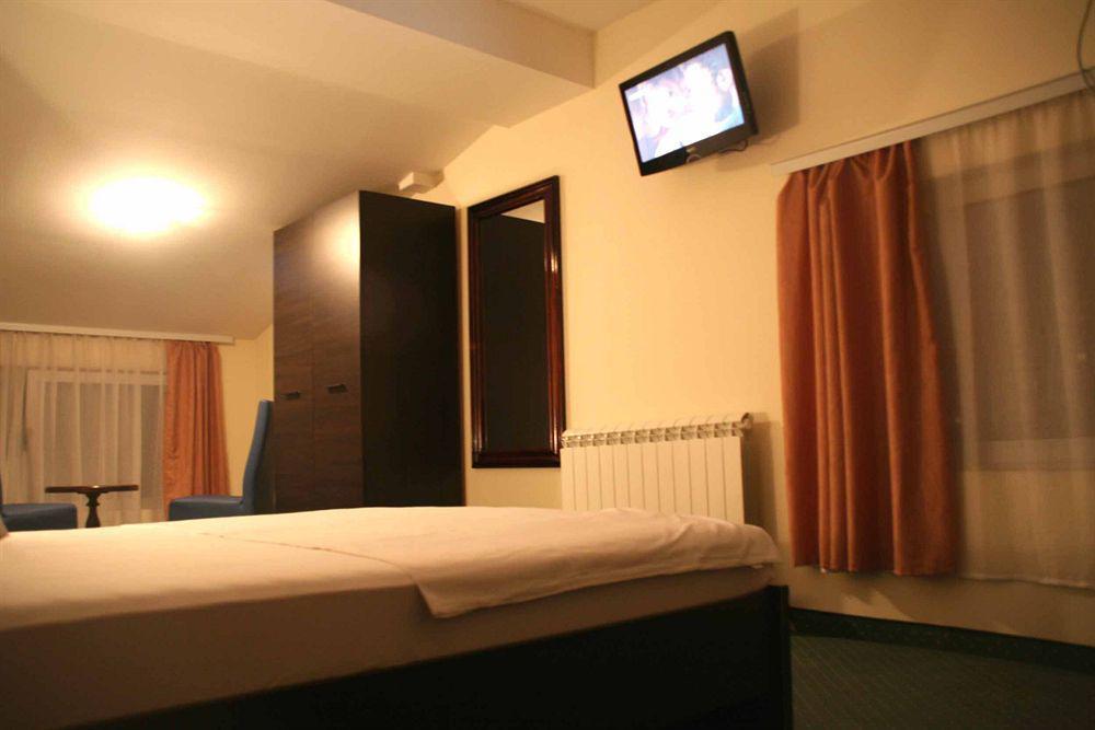Hotel Happy Star Club à Belgrade Extérieur photo